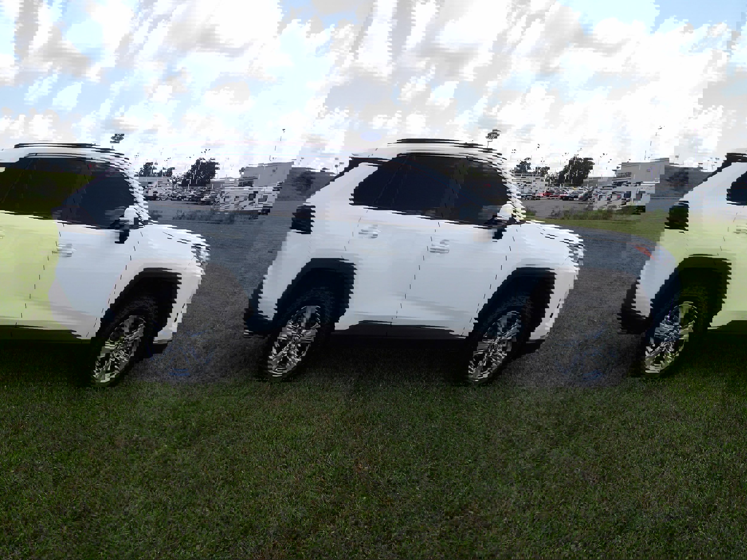 Used 2023 Toyota RAV4 XLE w/ Convenience Package image 5