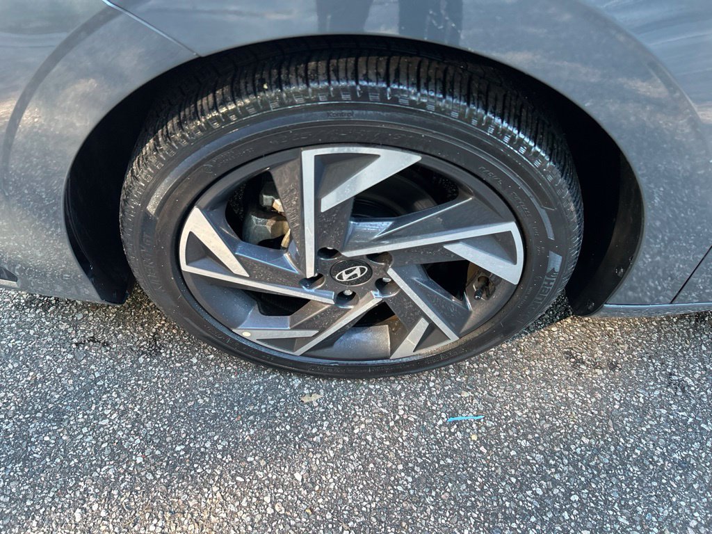 Used 2025 Hyundai Elantra SEL FWD image 11