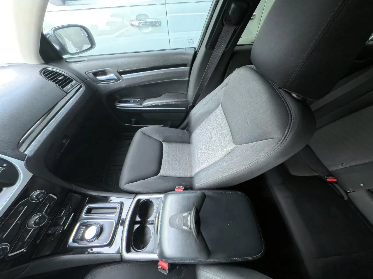 Used 2023 Chrysler 300 Touring w/ Sport Appearance Package RWD image 26