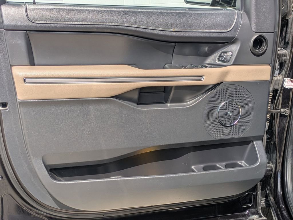 Used 2024 Ford Expedition Limited AWD/4WD image 11