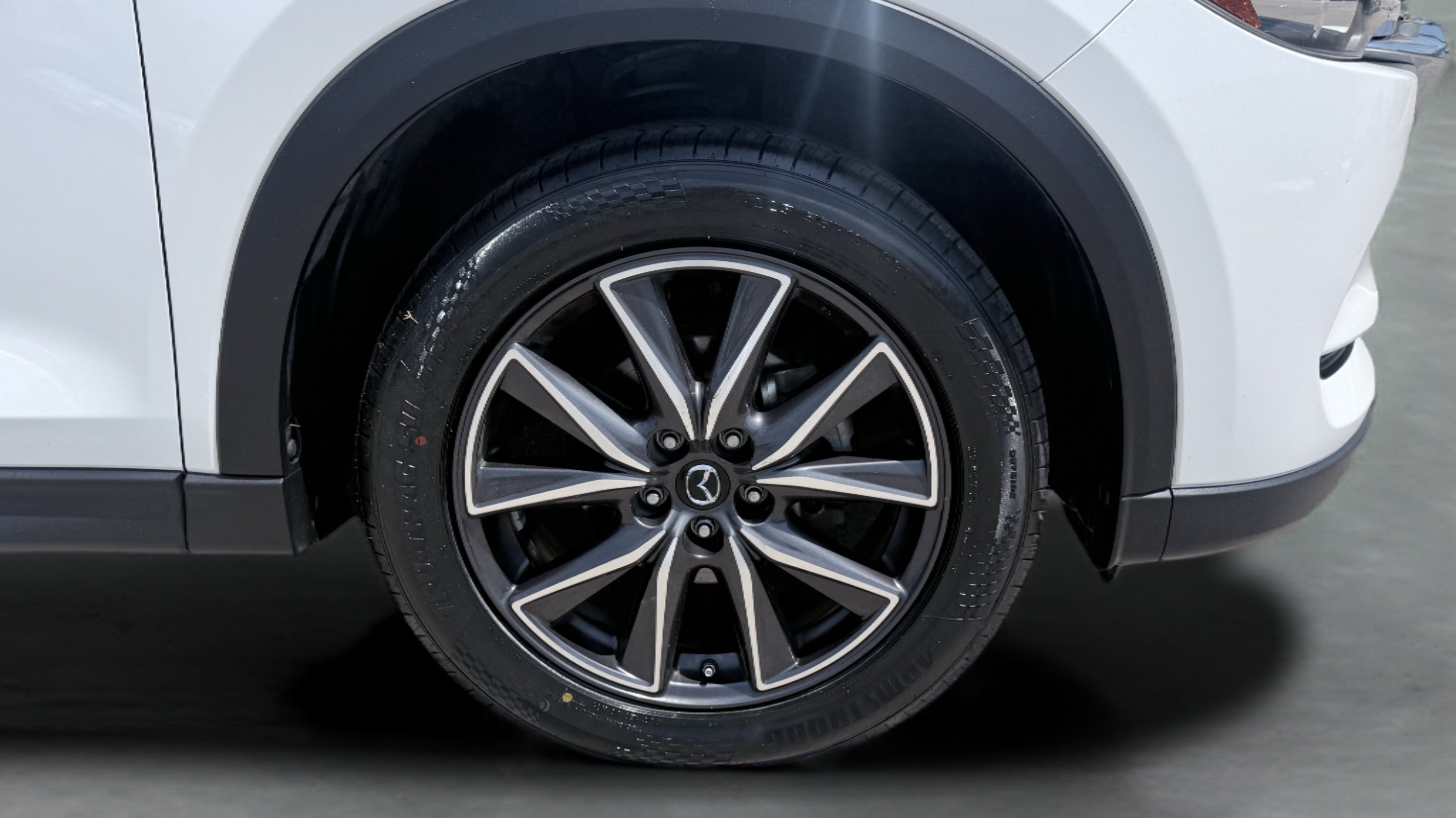 Used 2018 MAZDA CX-5 Touring w/ Preferred Equipment Package FWD image 9