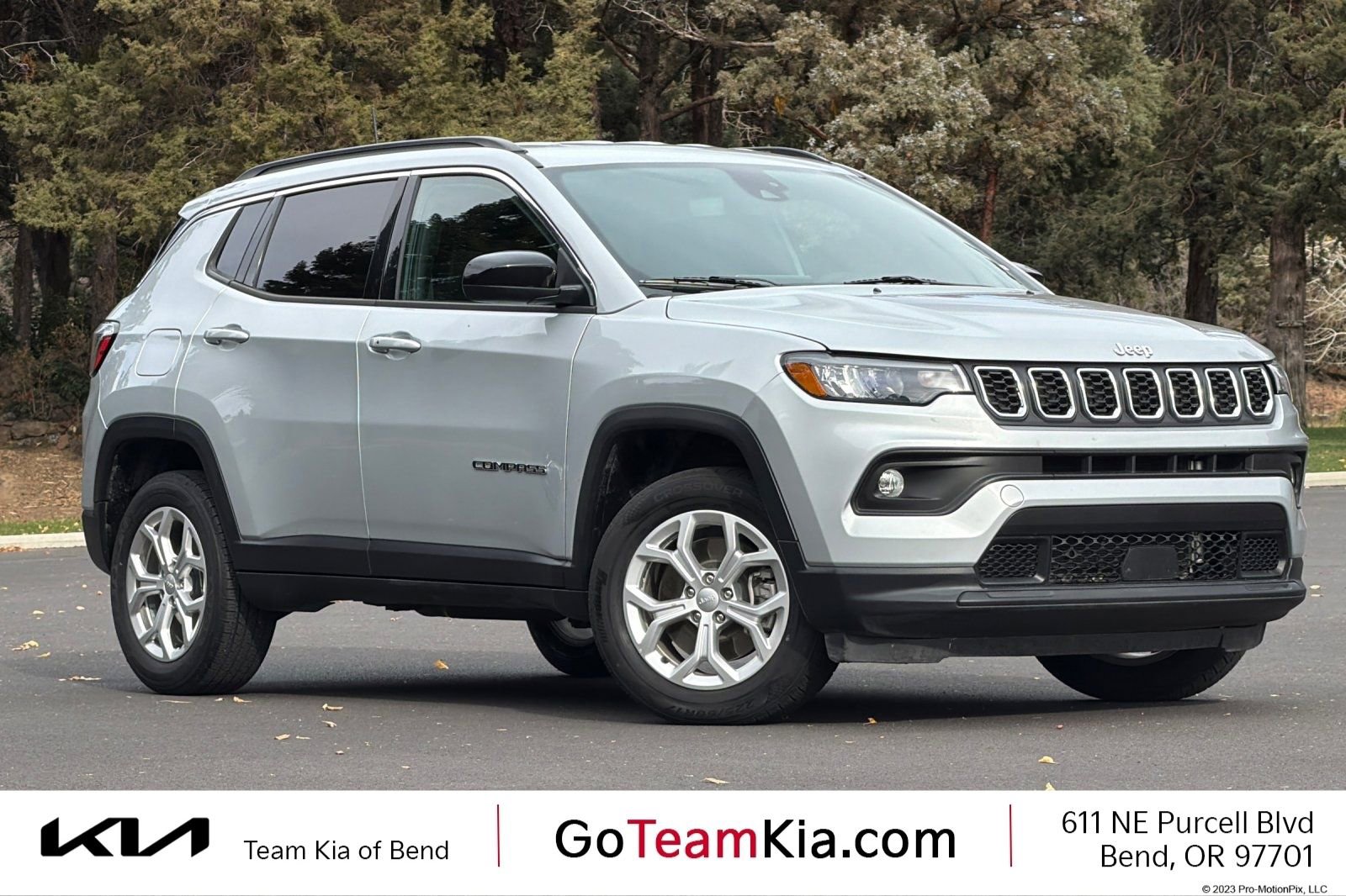 Used 2024 Jeep Compass Latitude video 1