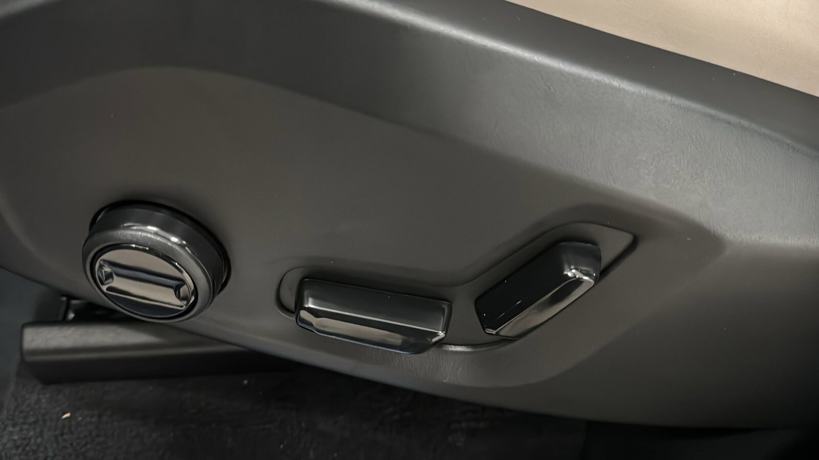 New 2026 Volvo XC90 T8 Plus w/ Protection Package Premier image 25