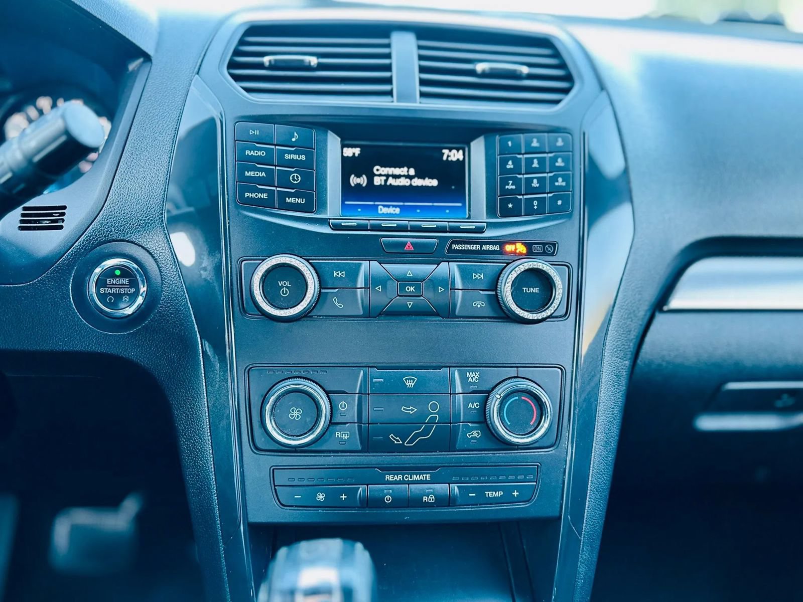 Used 2018 Ford Explorer XLT FWD image 18