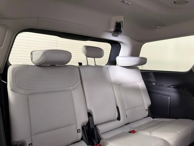 Used 2025 Ford Expedition Platinum w/ Platinum Ultimate Package AWD/4WD image 31
