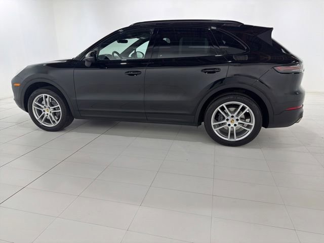 Used 2022 Porsche Cayenne Platinum Edition AWD/4WD image 2