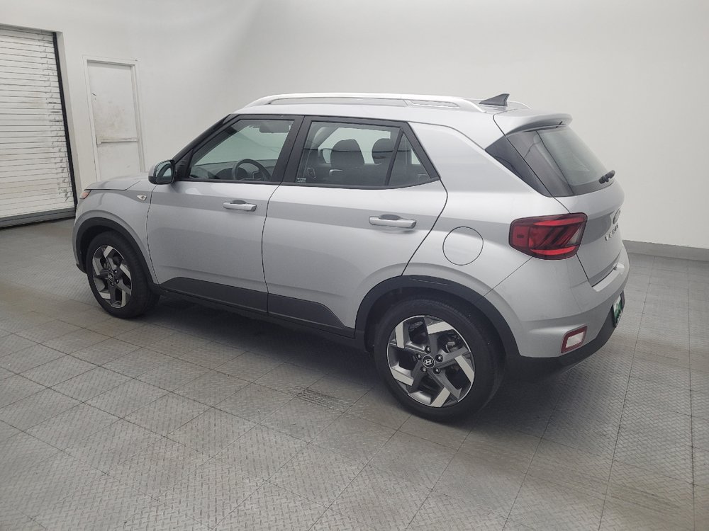Used 2021 Hyundai Venue SEL FWD image 3