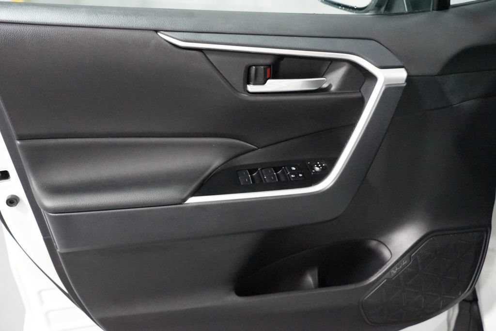 Certified 2025 Toyota RAV4 XLE FWD image 30