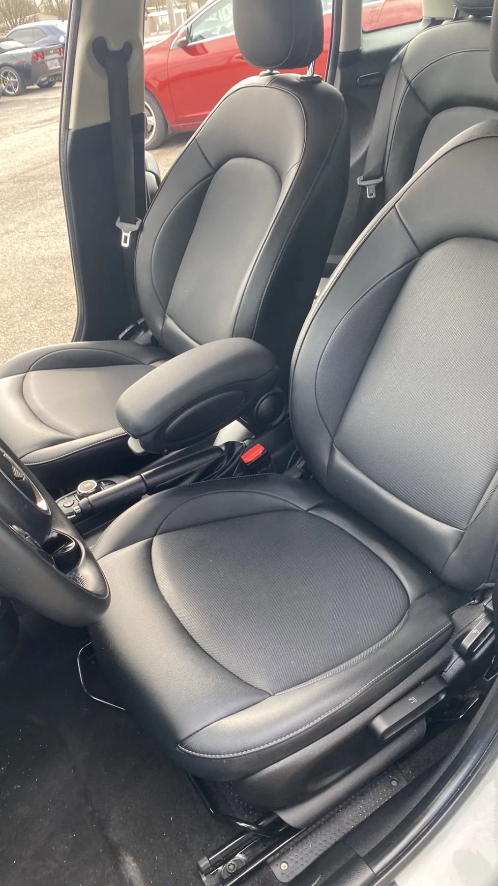 Used 2020 MINI Cooper 4-Door Hardtop w/ Storage Package image 7