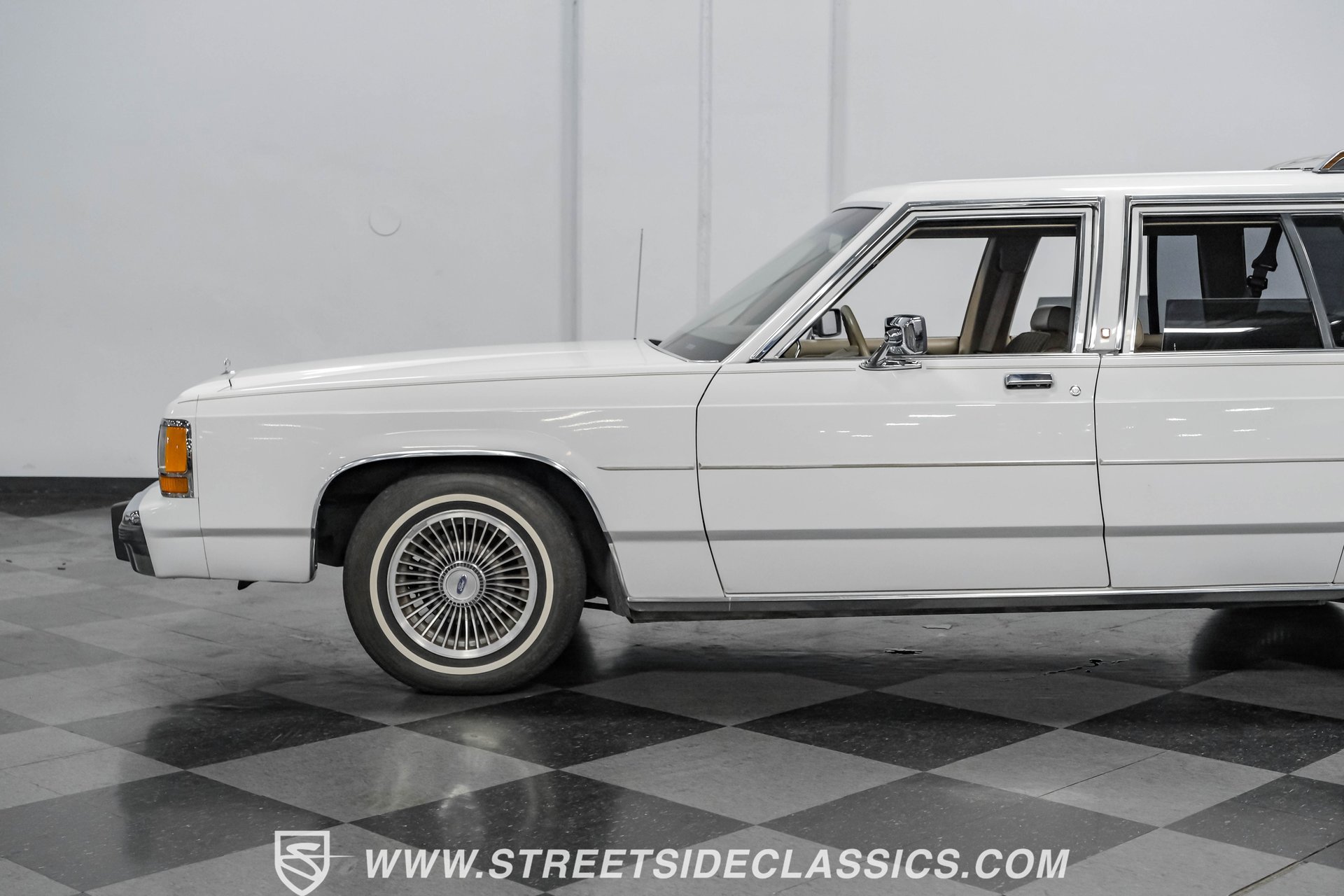 Used 1990 Ford LTD Crown Victoria RWD image 24