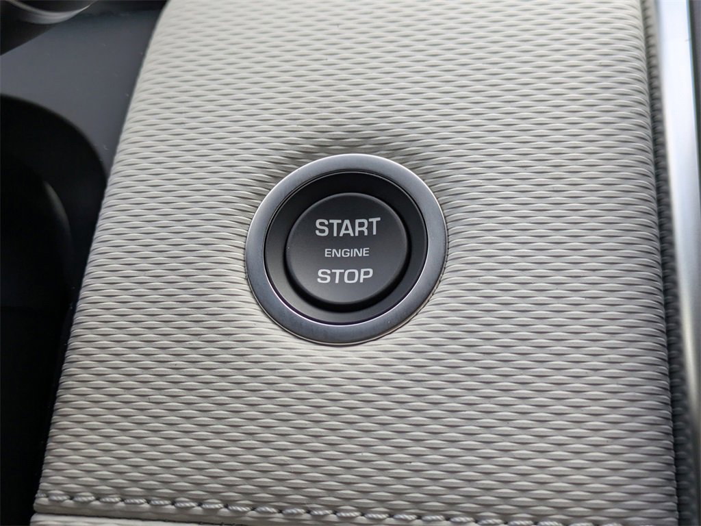 New 2025 Land Rover Discovery Sport Dynamic SE image 33