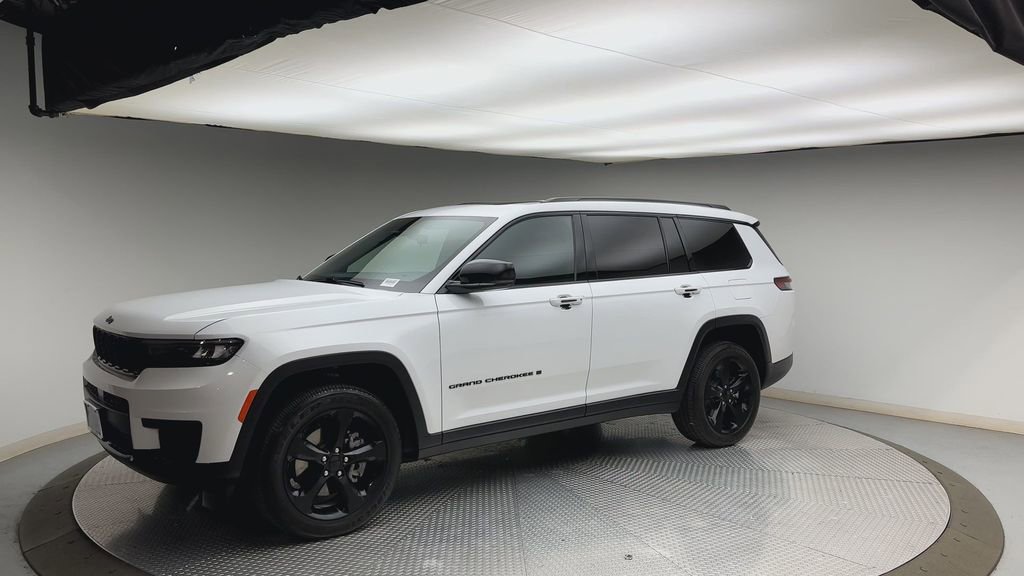 Used 2025 Jeep Grand Cherokee L Altitude AWD/4WD image 6