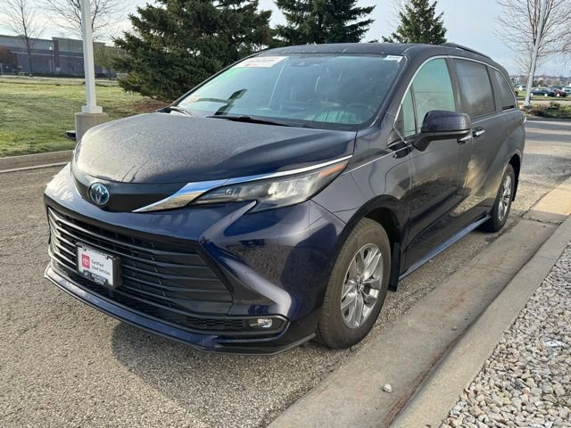 Certified 2025 Toyota Sienna XLE image 36