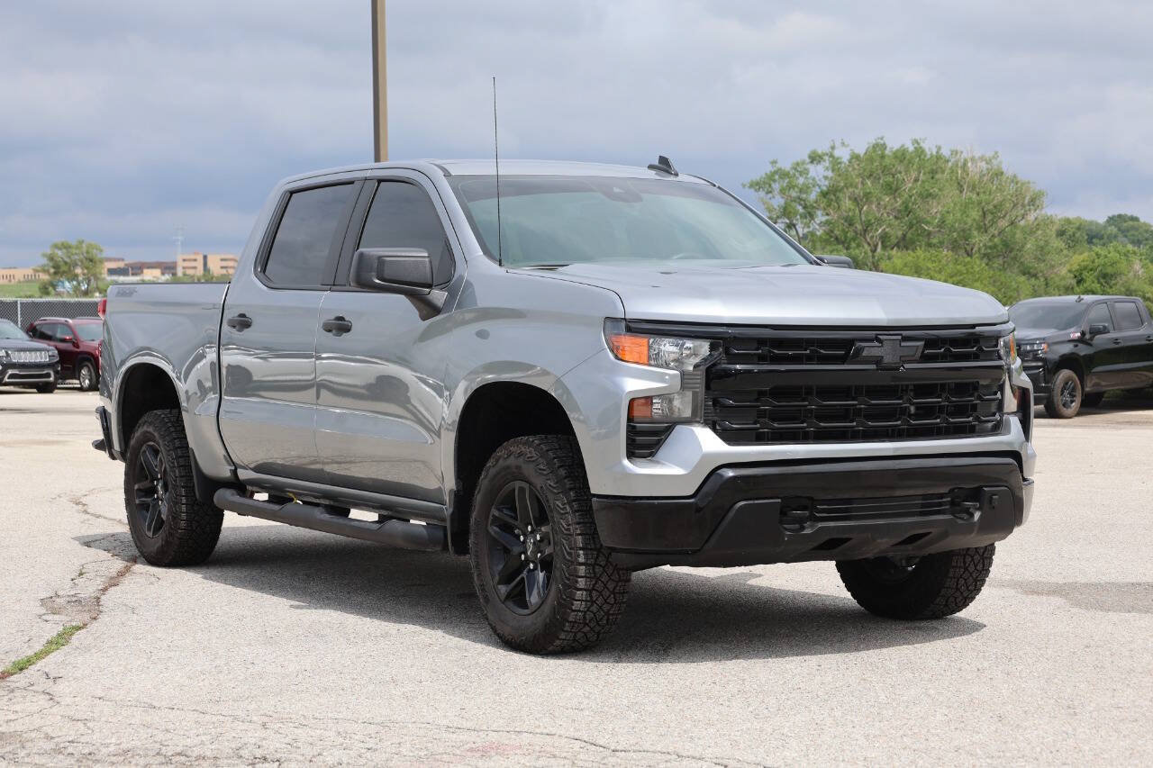 Used 2026 Chevrolet Silverado 1500 Custom Trail Boss w/ Dark Appearance Package AWD/4WD image 4