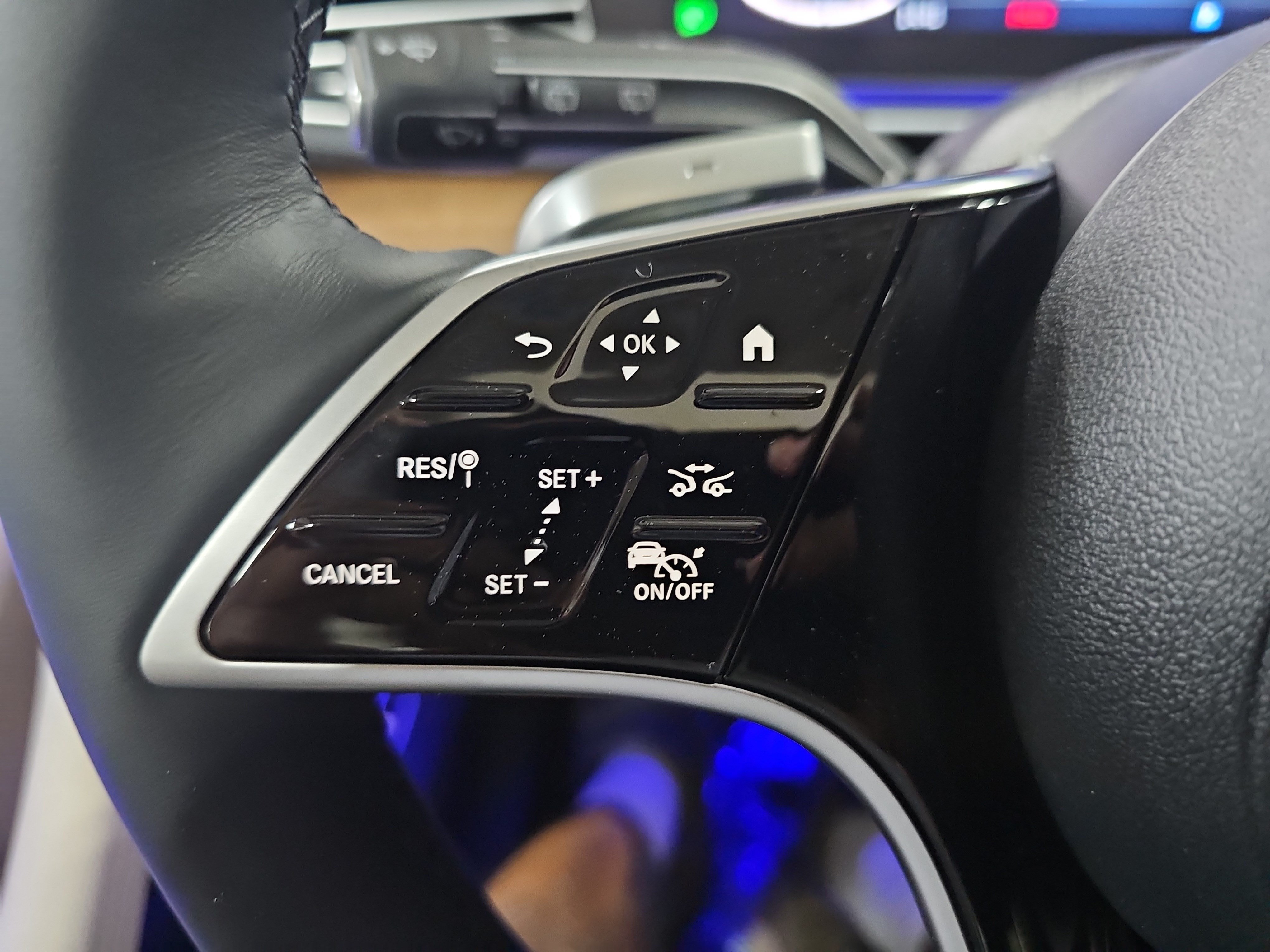 New 2026 Mercedes-Benz GLS 450 4MATIC image 17