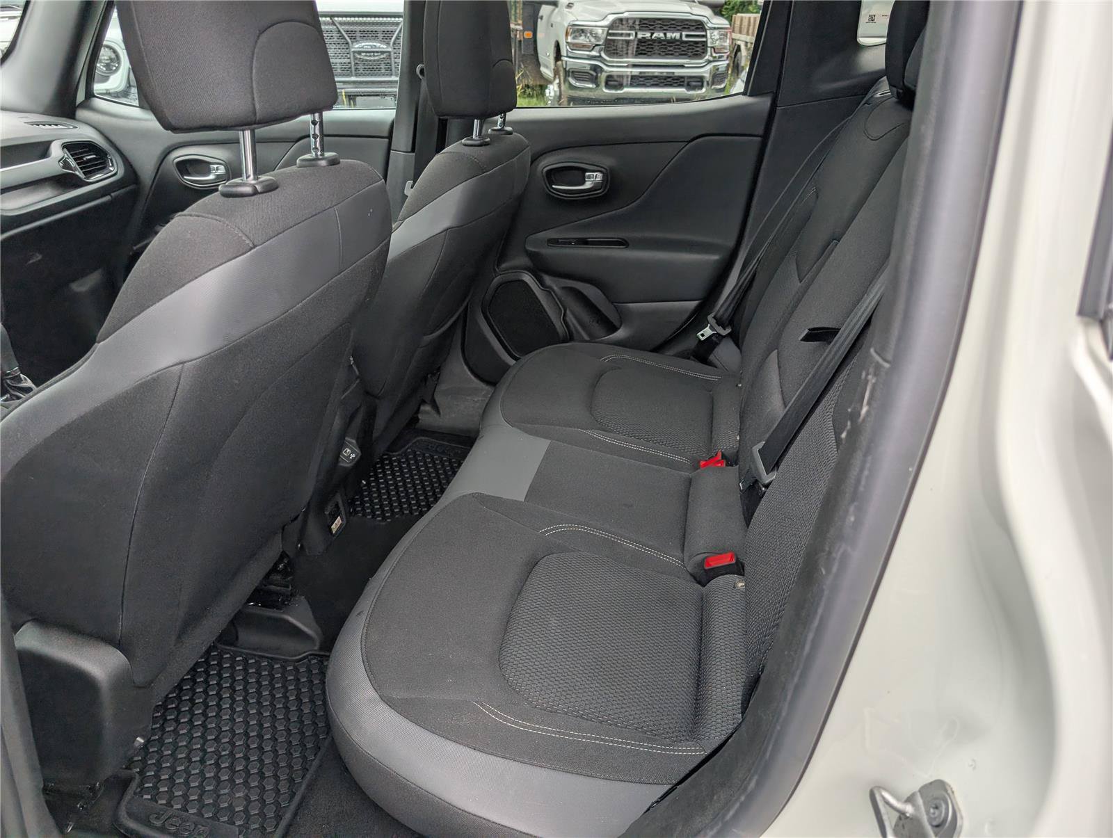 Used 2022 Jeep Renegade Altitude w/ Sun/Sound Group AWD/4WD image 14