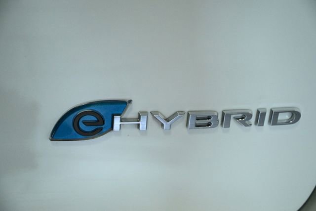 Used 2024 Chrysler Pacifica Limited FWD image 13