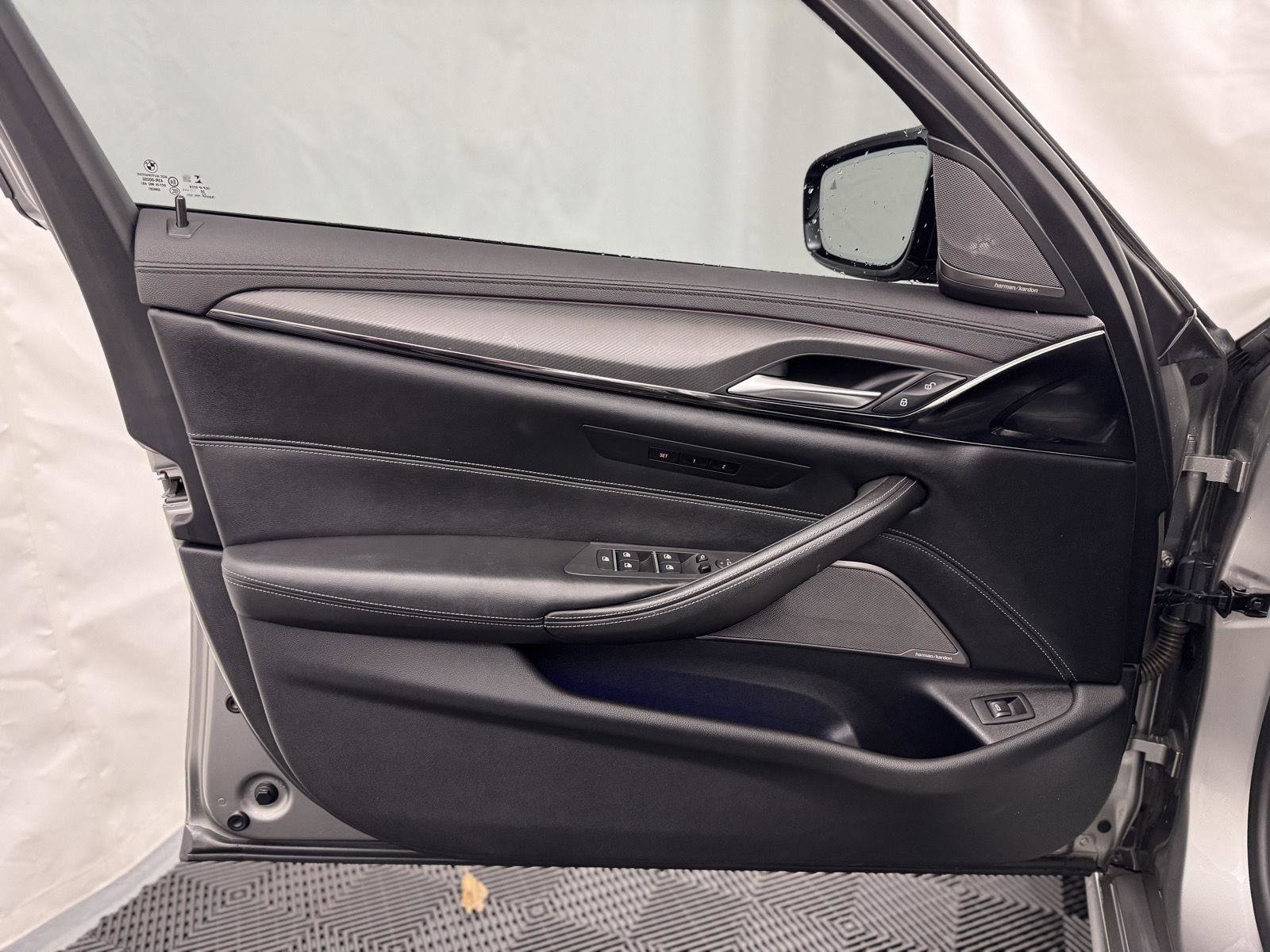 Used 2021 BMW M5 image 21