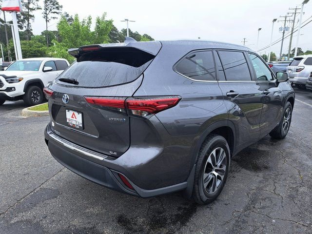 Used 2023 Toyota Highlander XLE AWD/4WD image 7