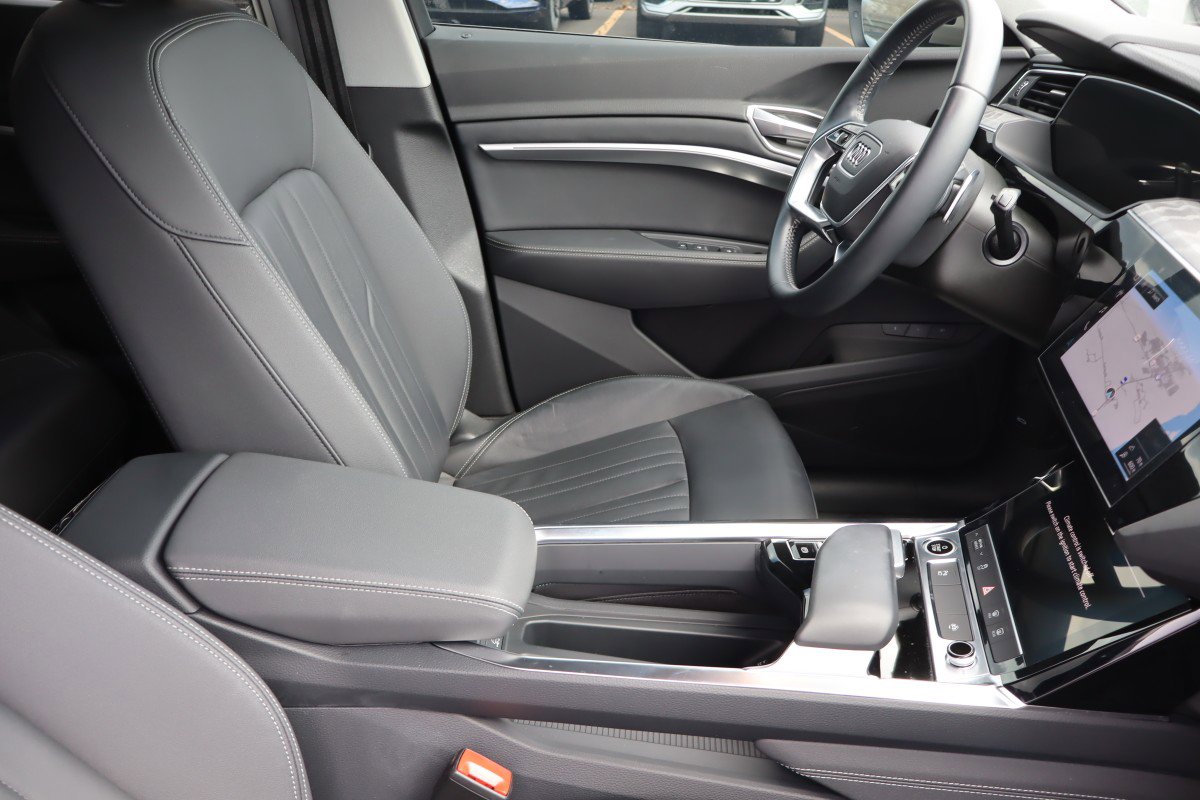 Used 2021 Audi e-tron Premium w/ Convenience Plus Package image 14