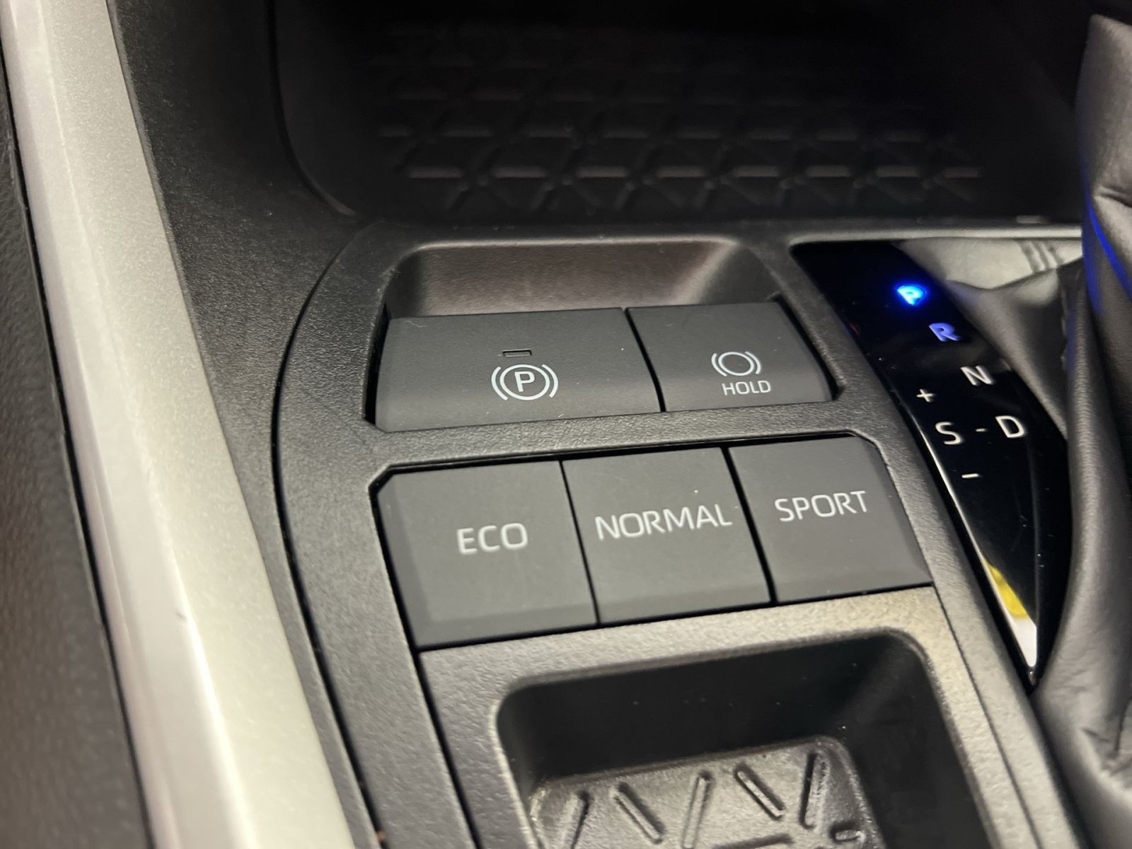 Used 2025 Toyota RAV4 XLE FWD image 33