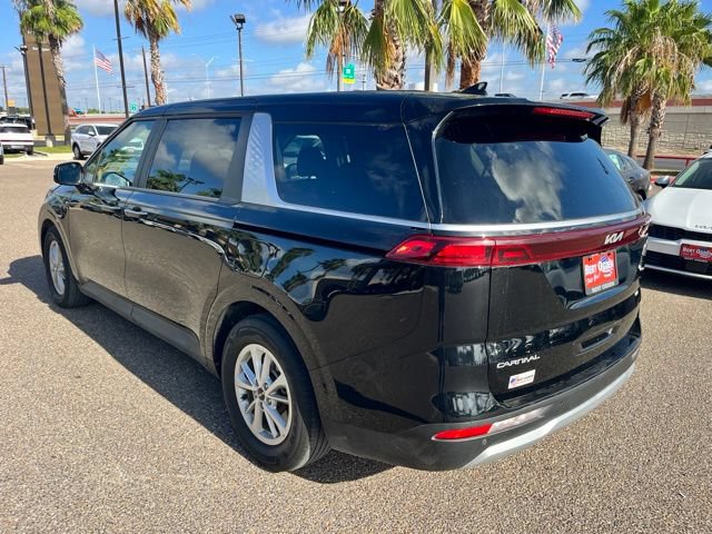 Used 2024 Kia Carnival LX FWD image 3