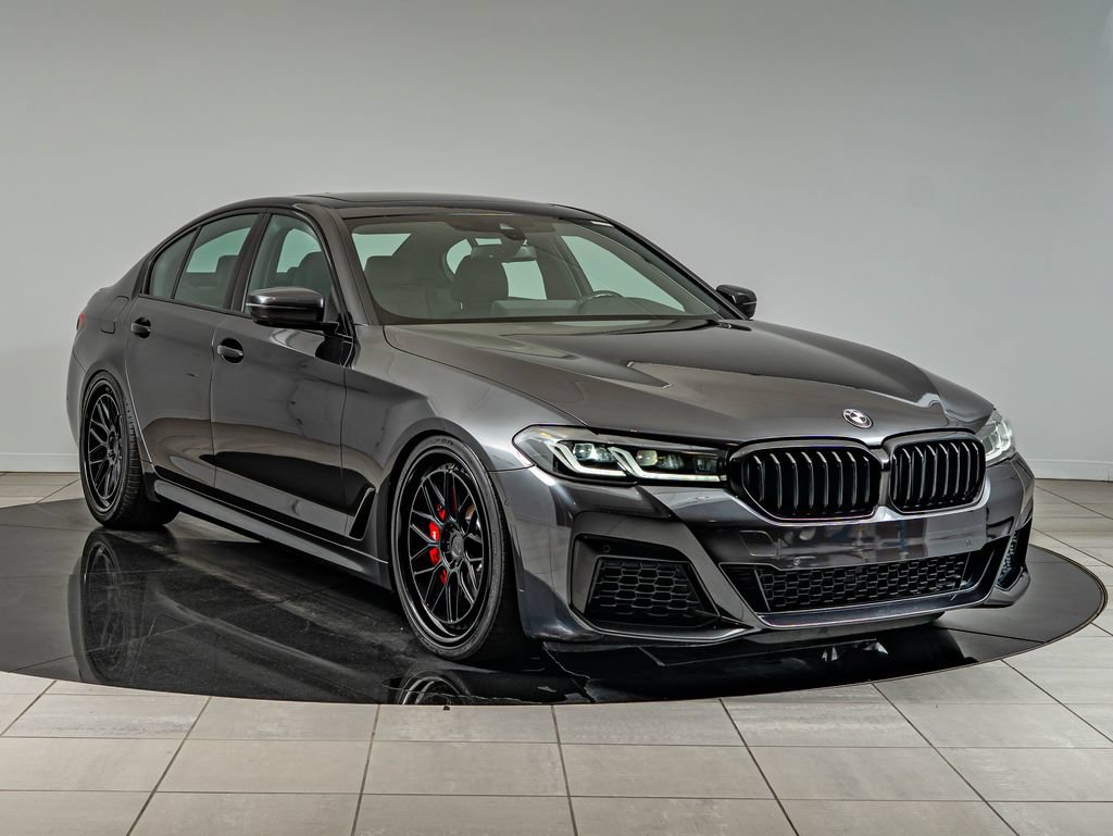 Used 2023 BMW 540i w/ M Sport Package RWD image 3