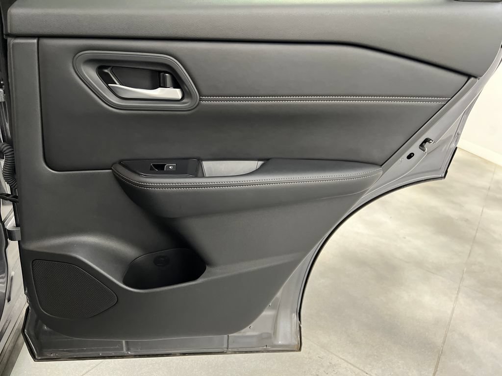 Used 2026 Nissan Rogue SL FWD image 25