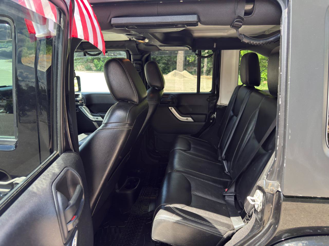 Used 2015 Jeep Wrangler Unlimited Sahara w/ Dual Top Group AWD/4WD image 31