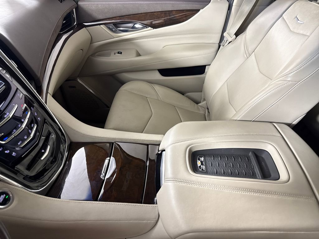 Used 2016 Cadillac Escalade Luxury image 20