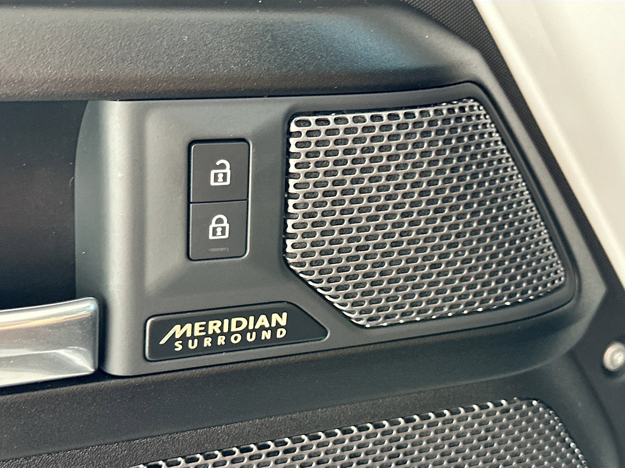 Used 2023 Land Rover Defender 90 V8 image 19