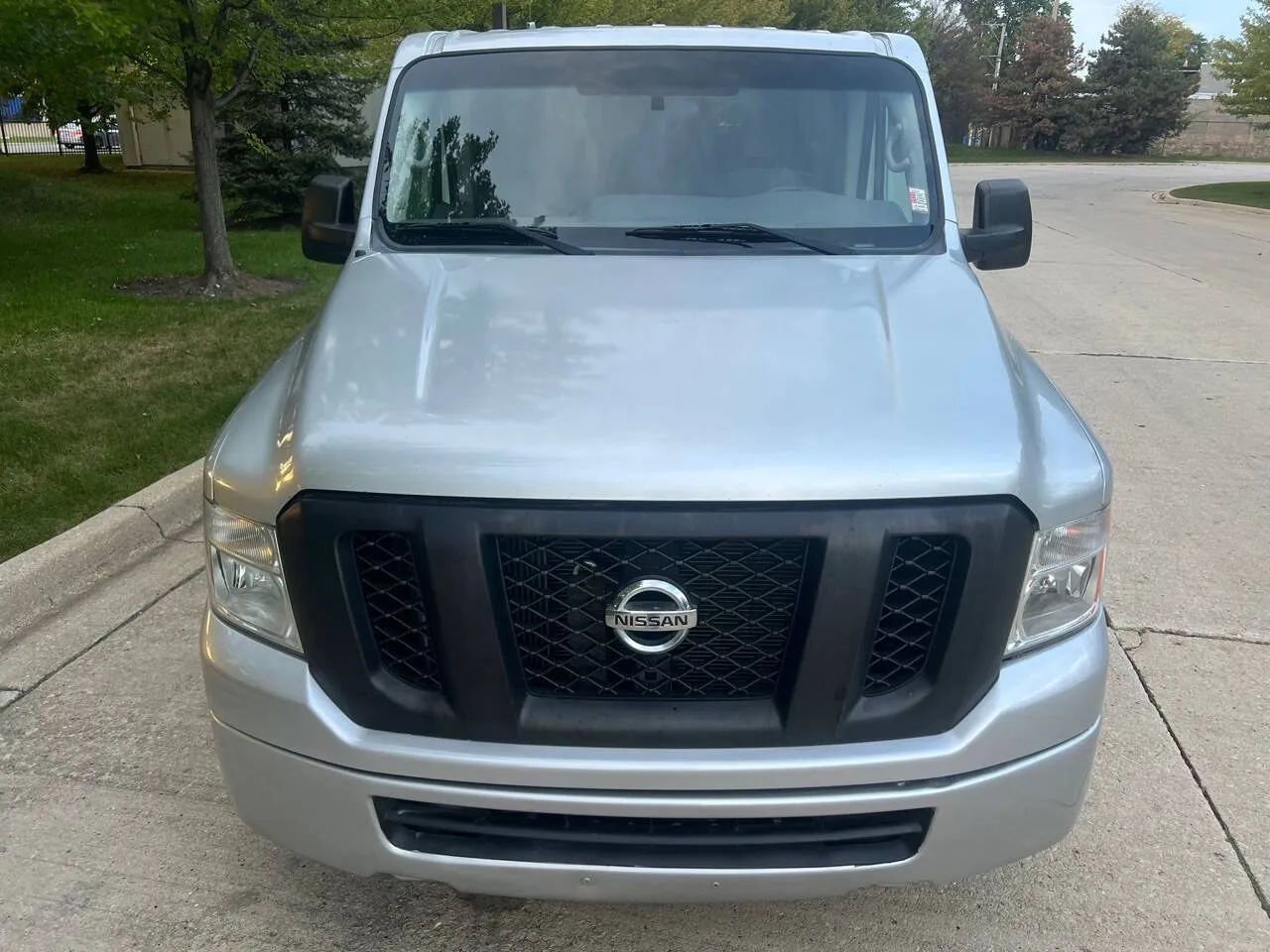 Used 2019 Nissan NV 3500 S image 2