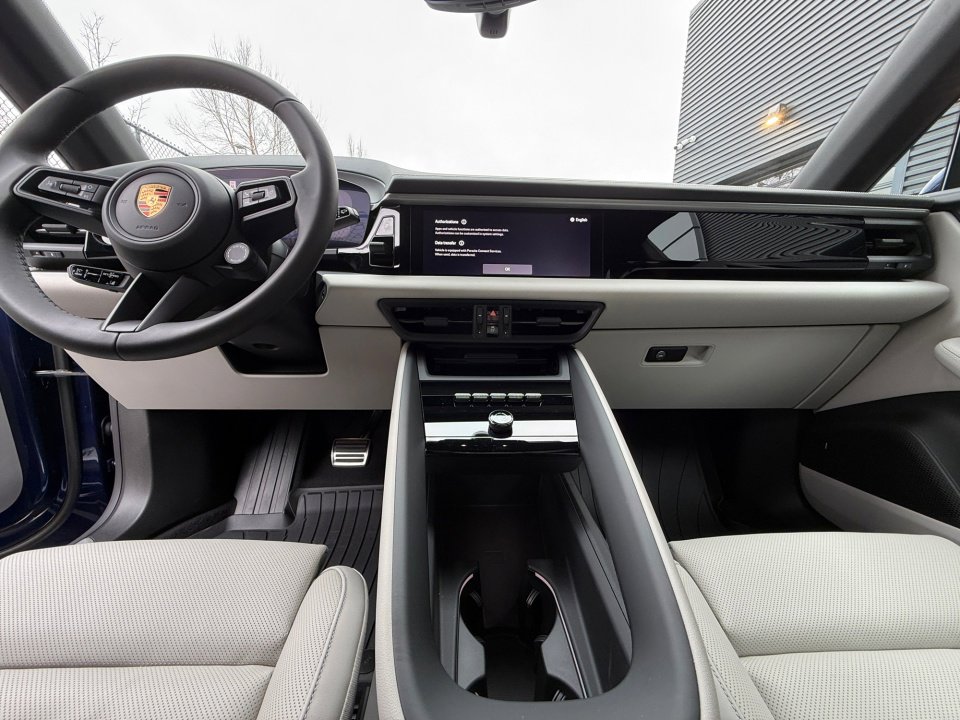 New 2025 Porsche Macan 4S Electric image 16