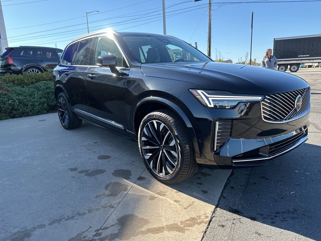 New 2026 Volvo XC90 B6 Plus w/ Protection Package Premier image 3