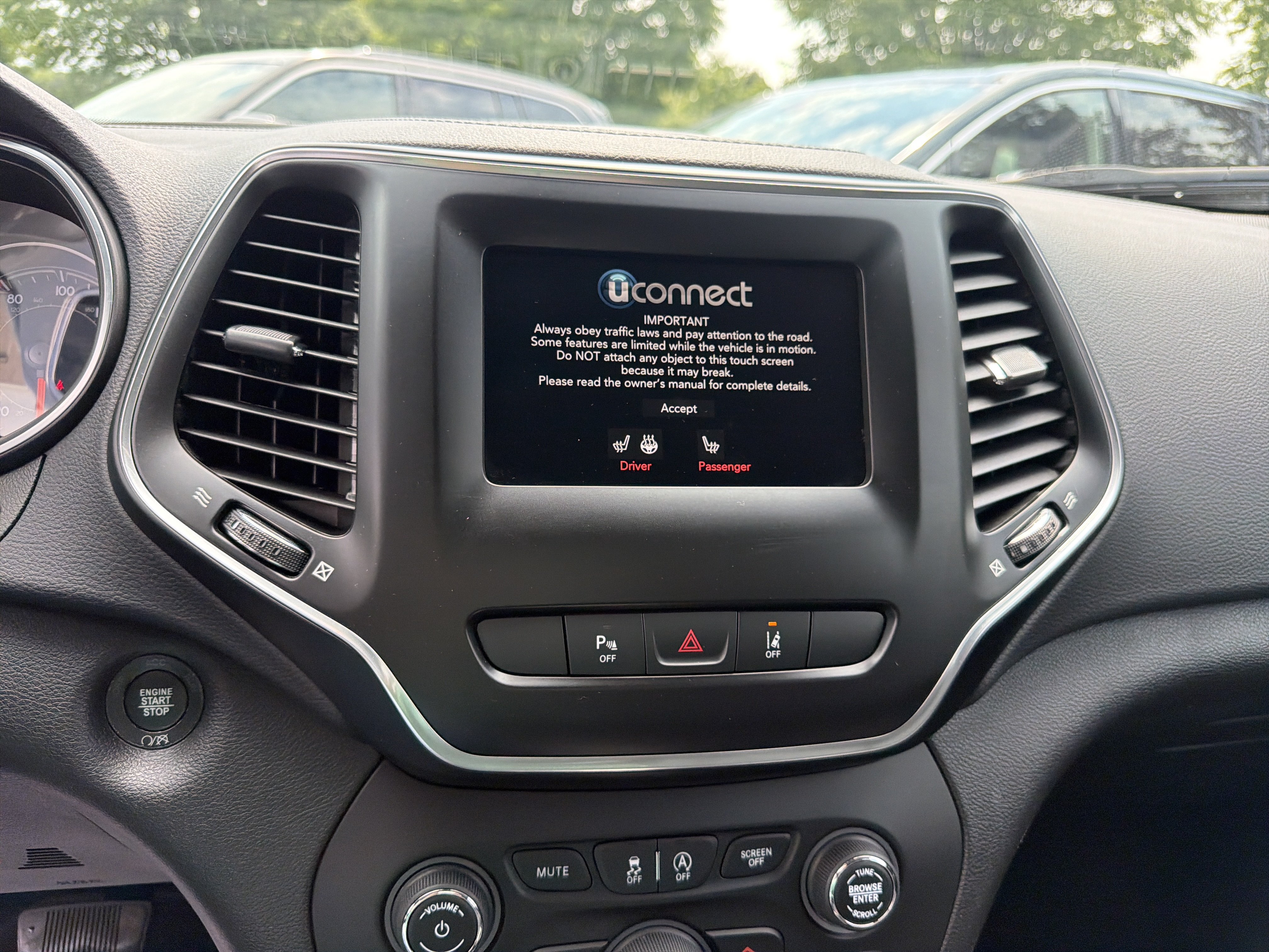 Certified 2020 Jeep Cherokee Latitude Lux w/ Quick Order Package 26H Lux AWD/4WD image 20