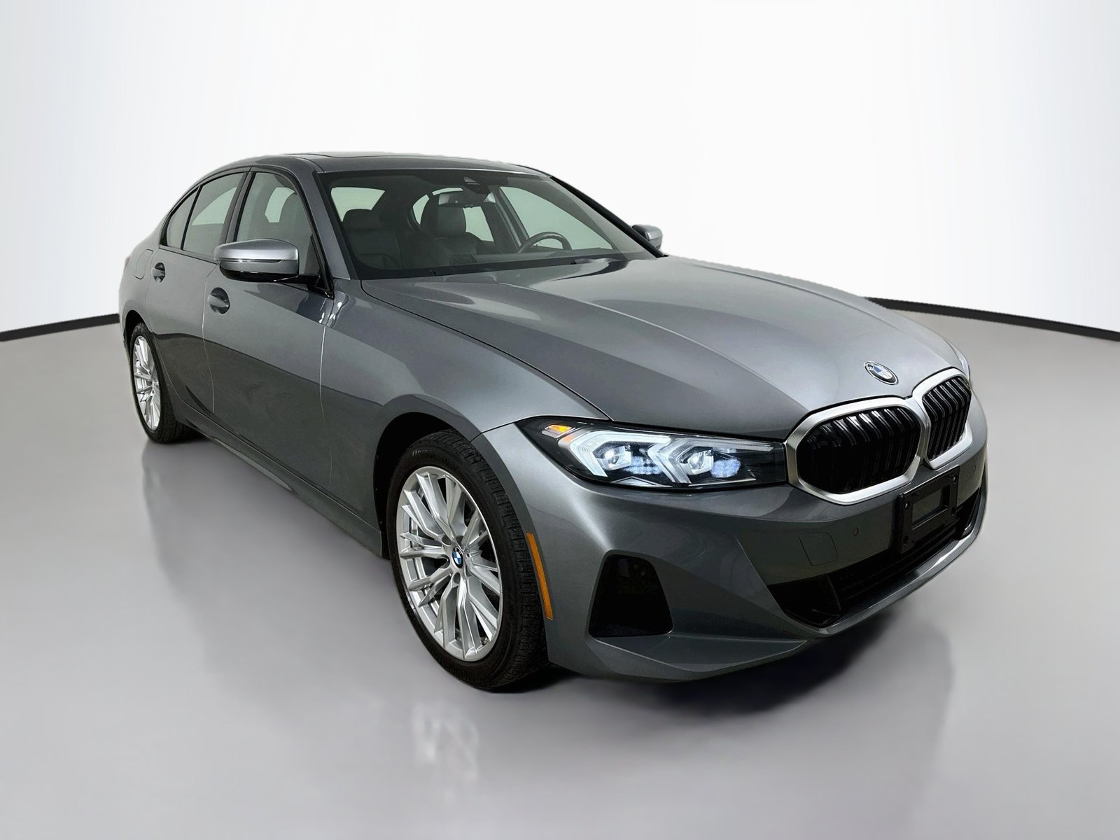 Used 2023 BMW 330i xDrive Sedan w/ Convenience Package AWD/4WD image 3