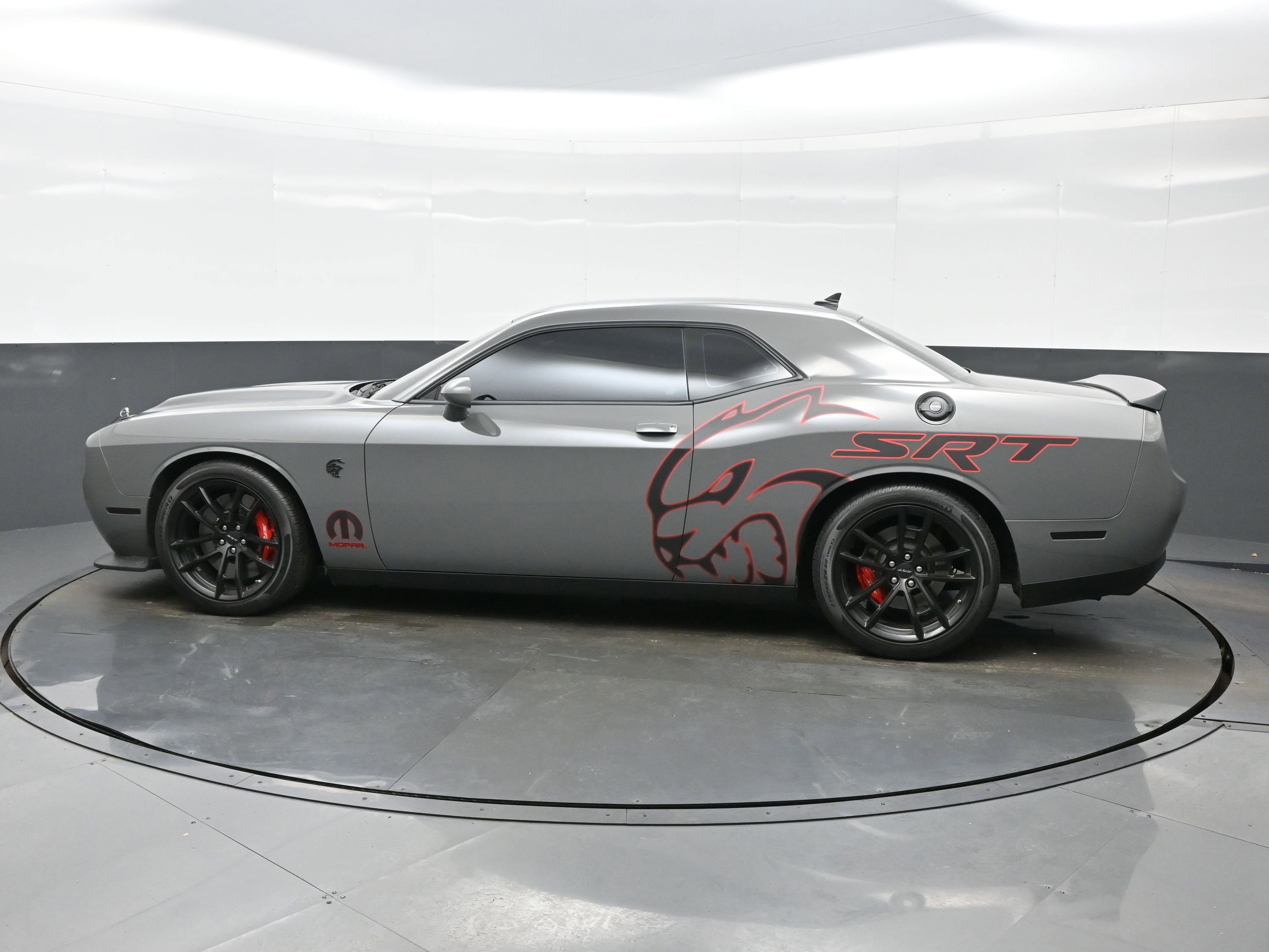 Used 2023 Dodge Challenger SRT Hellcat w/ Driver Convenience Group RWD image 3