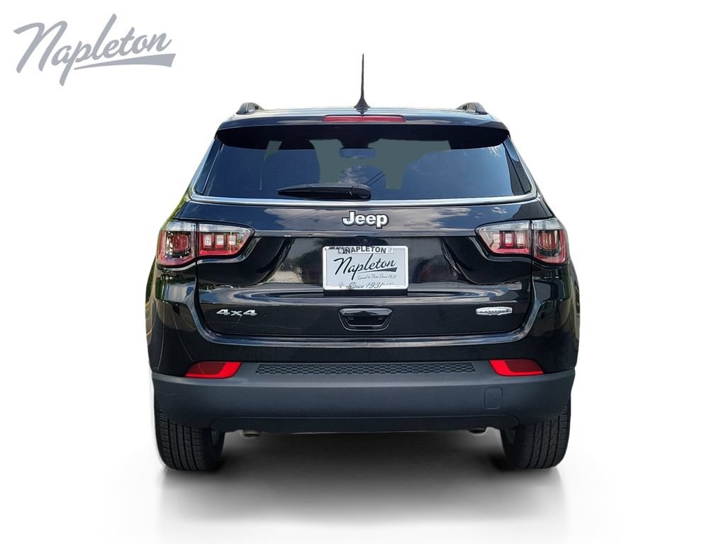 Used 2025 Jeep Compass Latitude w/ Sun & Sound Group AWD/4WD image 4