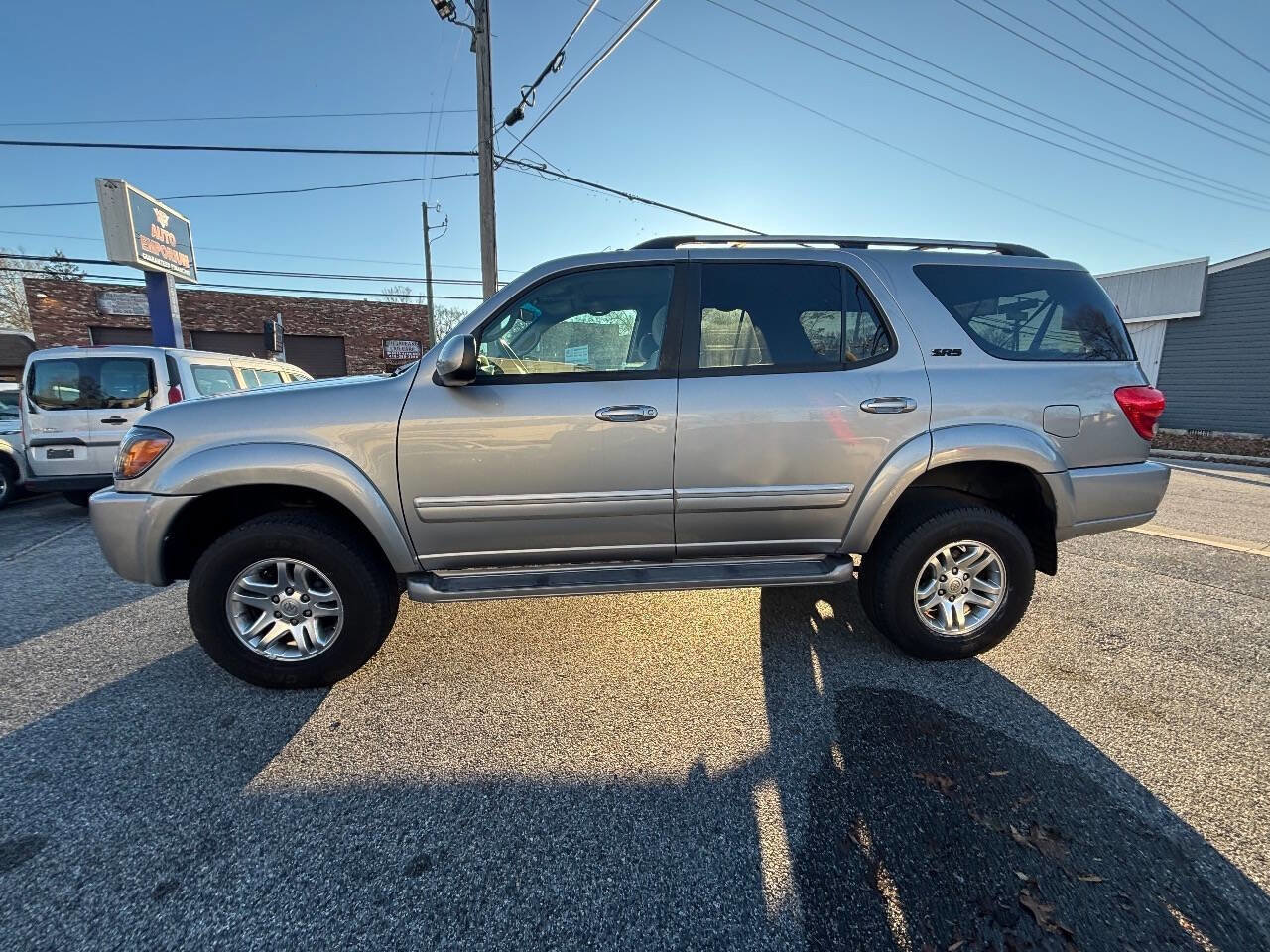 Used 2005 Toyota Sequoia SR5 image 2