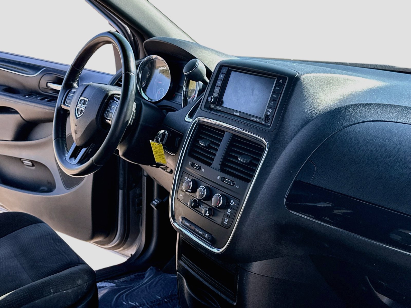 Used 2018 Dodge Grand Caravan SE FWD image 16