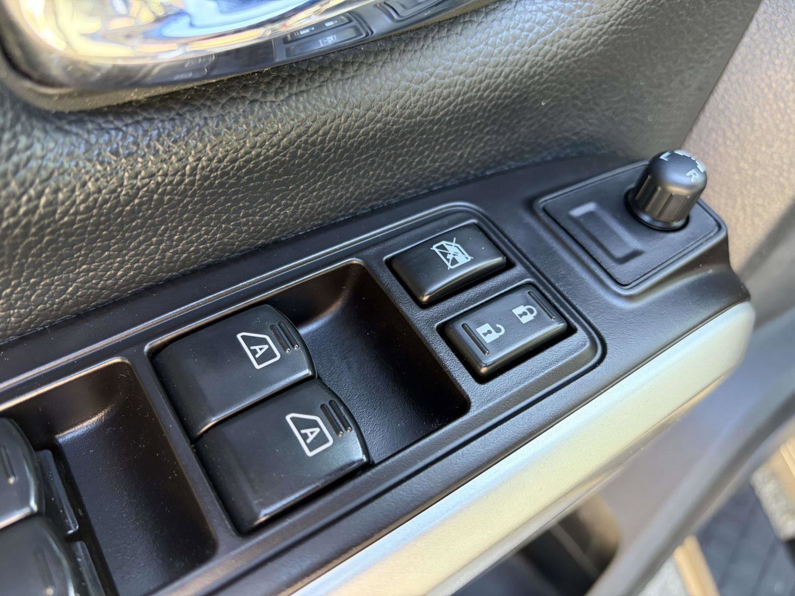 Used 2019 Nissan Titan PRO-4X w/ Pro-4x Convenience Package image 5