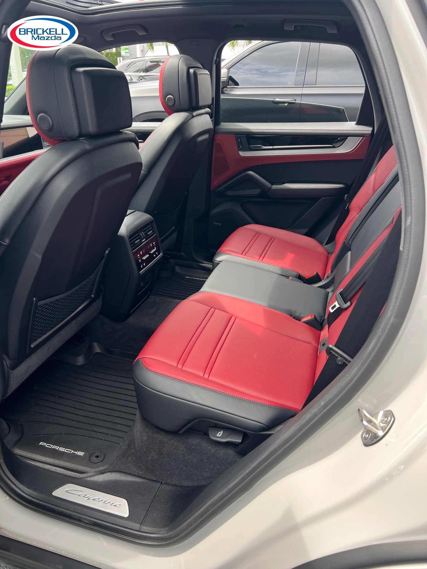 Used 2024 Porsche Cayenne AWD/4WD image 17