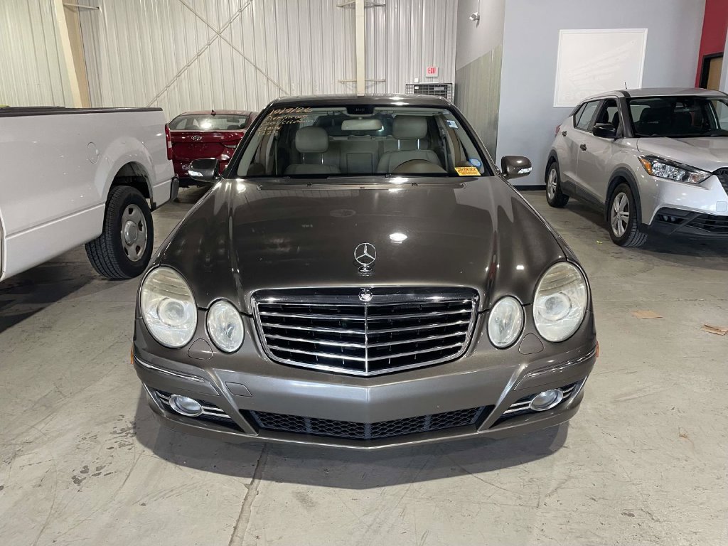 Used 2008 Mercedes-Benz E 350 4MATIC Sedan image 2