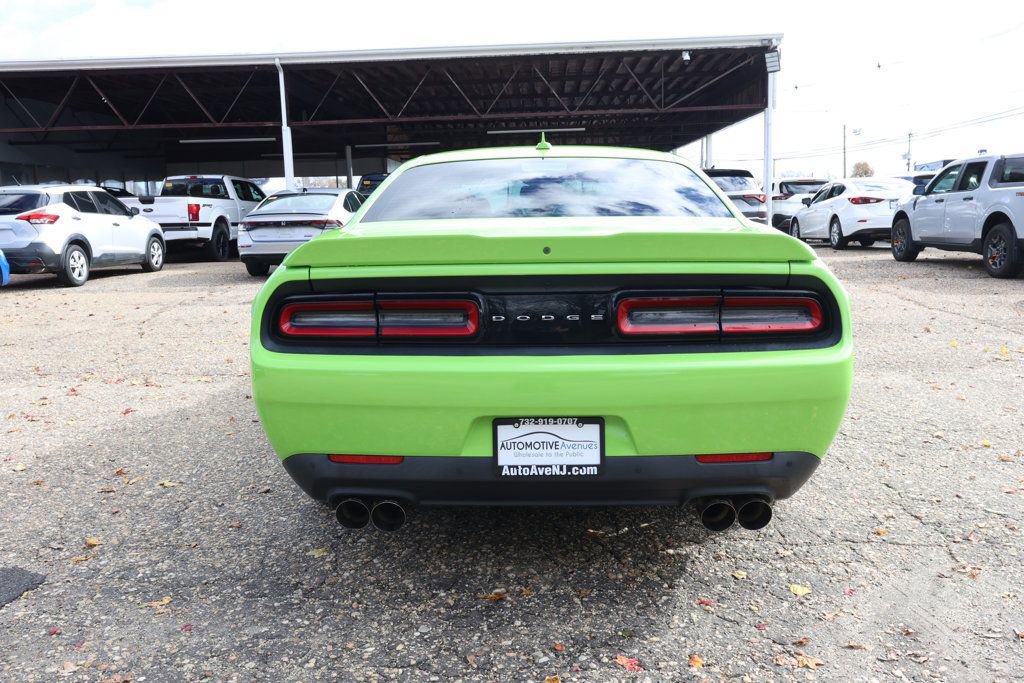 Used 2015 Dodge Challenger SRT w/ Technology Group image 4
