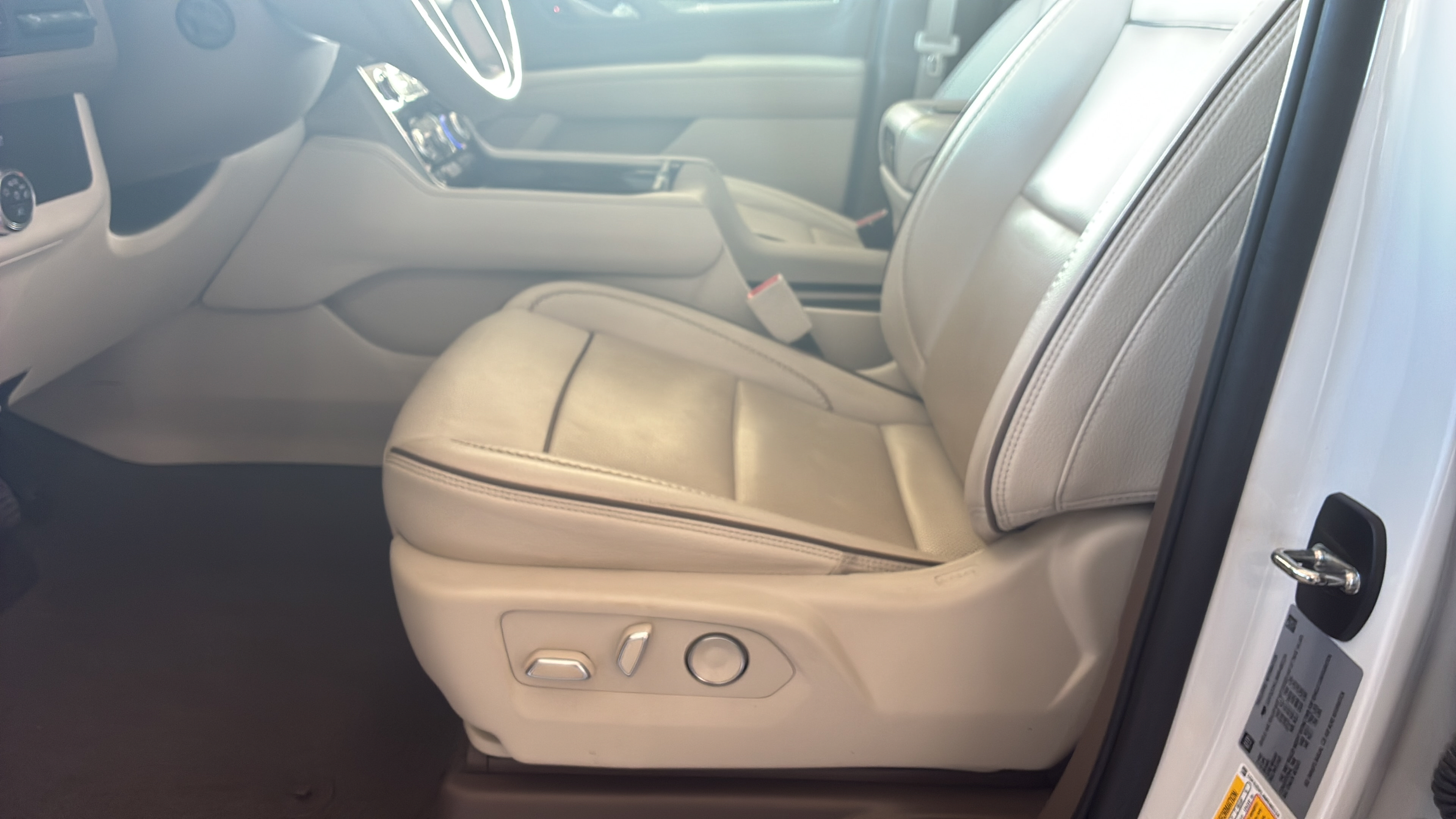 Used 2021 GMC Yukon Denali AWD/4WD image 16