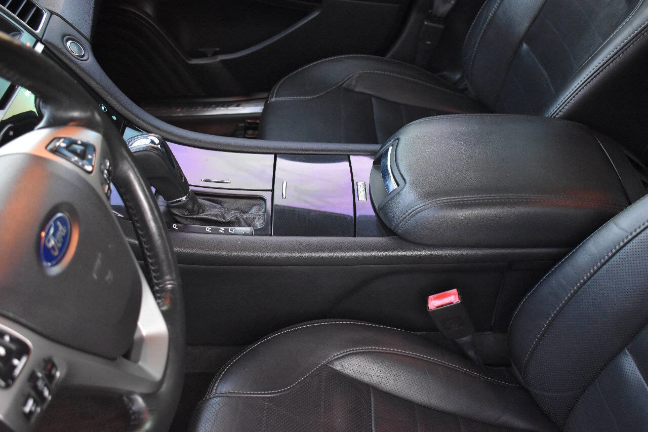 Used 2013 Ford Taurus SHO image 29