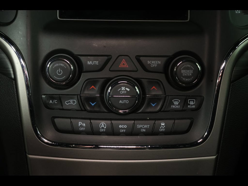 Used 2021 Jeep Grand Cherokee Laredo AWD/4WD image 21