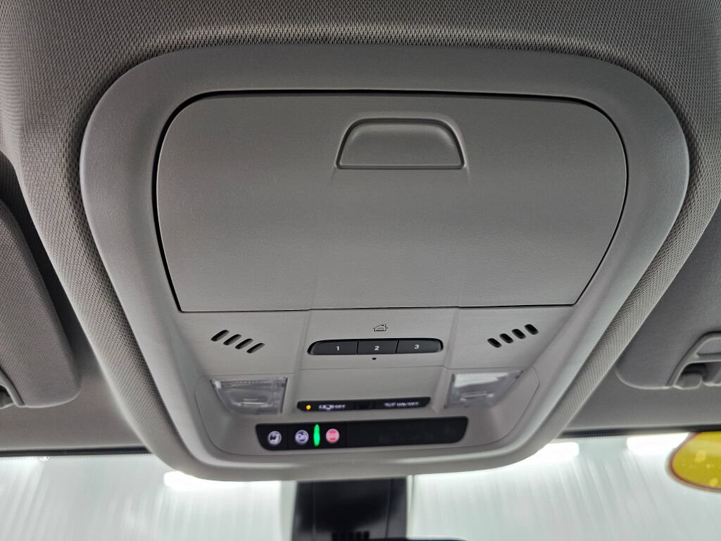 Used 2023 GMC Acadia SLT FWD image 22
