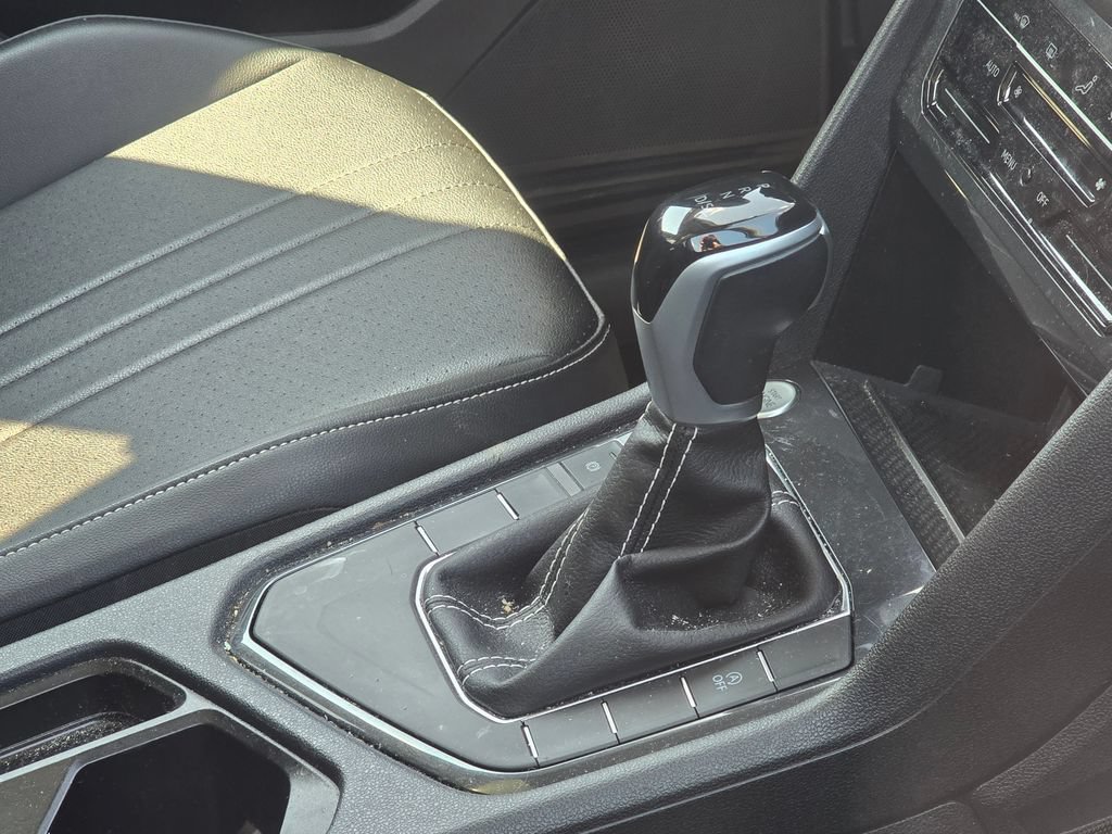Used 2023 Volkswagen Tiguan SE w/ Panoramic Sunroof Package FWD image 12