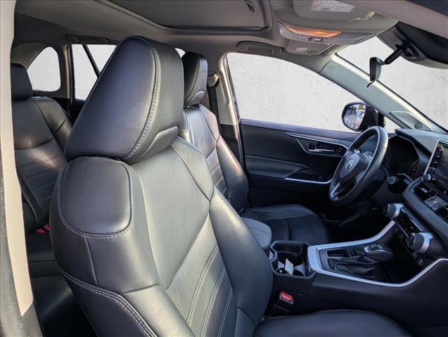 Used 2021 Toyota RAV4 XLE Premium image 17
